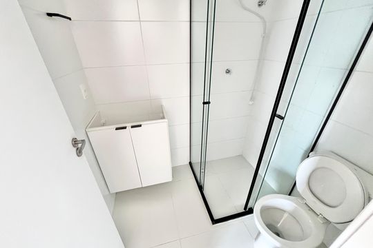 Banheiro de kitnet/studio para alugar com 1 quarto, 31m² em Parada Inglesa, São Paulo