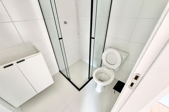 Banheiro de kitnet/studio para alugar com 1 quarto, 31m² em Parada Inglesa, São Paulo