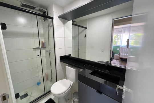 Banheiro de apartamento à venda com 2 quartos, 48m² em Estância Velha, Canoas