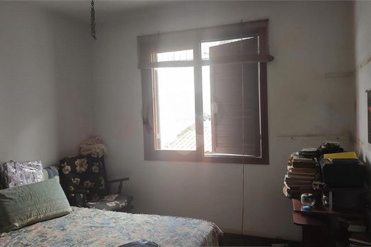 Casa à venda com 3 quartos, 200m² em Parque Maria Domitila, São Paulo