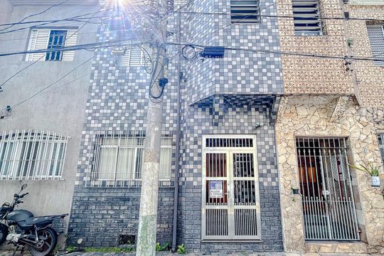 Fachada com Plaquinha de casa à venda com 3 quartos, 80m² em Brás, São Paulo