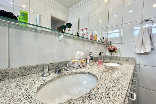 Banheiro da Suíte 1 de apartamento à venda com 3 quartos, 170m² em Vila Mascote, São Paulo
