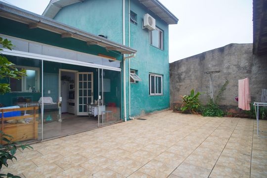 Quintal de casa à venda com 4 quartos, 195m² em Feitoria, São Leopoldo