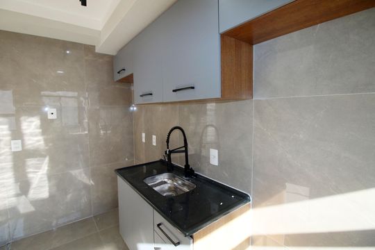 Cozinha de apartamento à venda com 2 quartos, 48m² em Vaz Lobo, Rio de Janeiro