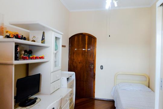 Quarto 2 de casa à venda com 3 quartos, 350m² em Vila Galvão, Guarulhos