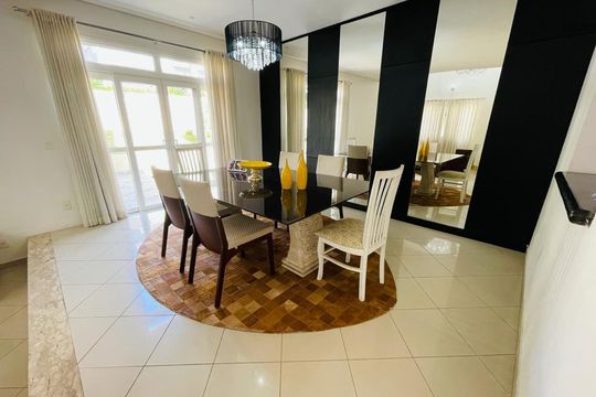 Sala de casa à venda com 4 quartos, 400m² em Caxambu, Jundiaí