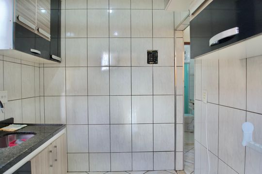 Cozinha de apartamento à venda com 2 quartos, 47m² em Vila Magnesita, Belo Horizonte