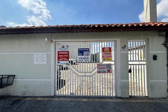 Fachada de casa à venda com 2 quartos, 60m² em Parque Boturussu, São Paulo