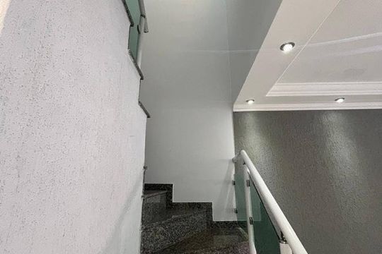 Escada de casa à venda com 3 quartos, 120m² em Jardim Santa Teresinha, São Paulo