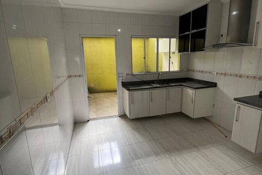 Cozinha de casa à venda com 3 quartos, 120m² em Jardim Santa Teresinha, São Paulo