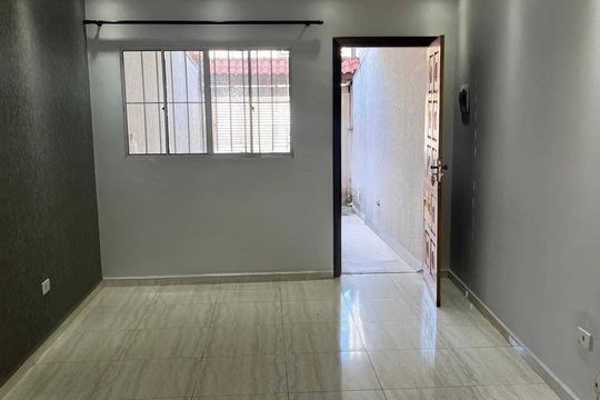 Casa à venda com 3 quartos, 120m² em Jardim Santa Teresinha, São Paulo