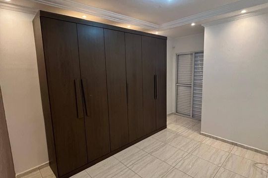 Quarto de casa à venda com 3 quartos, 120m² em Jardim Santa Teresinha, São Paulo