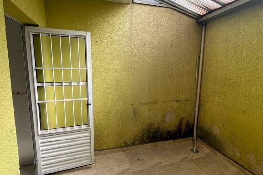 Área externa de casa à venda com 3 quartos, 120m² em Jardim Santa Teresinha, São Paulo