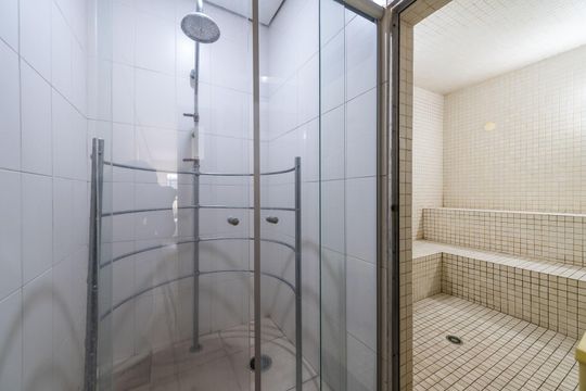 Banheiro de kitnet/studio para alugar com 1 quarto, 27m² em Jardim Paulista, São Paulo