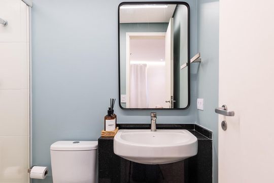 Banheiro de kitnet/studio para alugar com 1 quarto, 27m² em Jardim Paulista, São Paulo