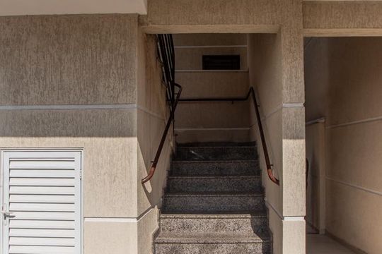 Escada de apartamento para alugar com 1 quarto, 42m² em Jardim Brasil (zona Norte), São Paulo