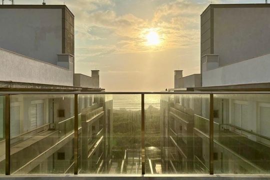 Vista Piscina  de apartamento para alugar com 2 quartos, 80m² em Lagoa Pequena, Florianópolis