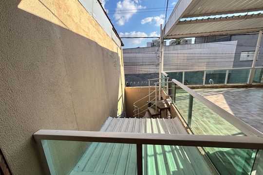 Quintal de casa à venda com 2 quartos, 100m² em Jardim Arize, São Paulo