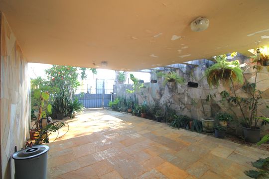 Garagem de casa à venda com 3 quartos, 206m² em Interlagos, São Paulo