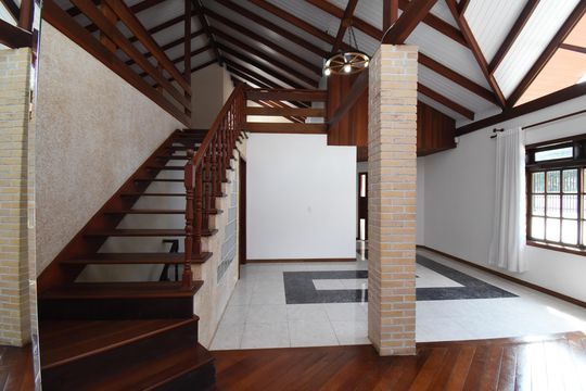 Sala de casa para alugar com 6 quartos, 280m² em Santo Inácio, Curitiba
