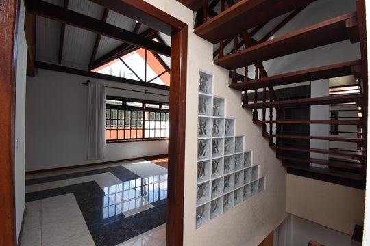Sala de casa à venda com 6 quartos, 280m² em Santo Inácio, Curitiba