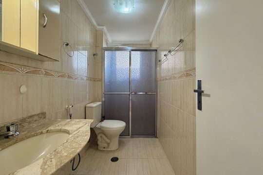 Banheiro  de apartamento à venda com 2 quartos, 60m² em Vila Paulista, São Paulo