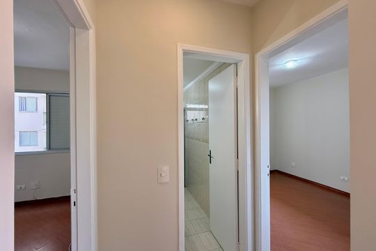 Corredor Quartos  de apartamento à venda com 2 quartos, 60m² em Vila Paulista, São Paulo