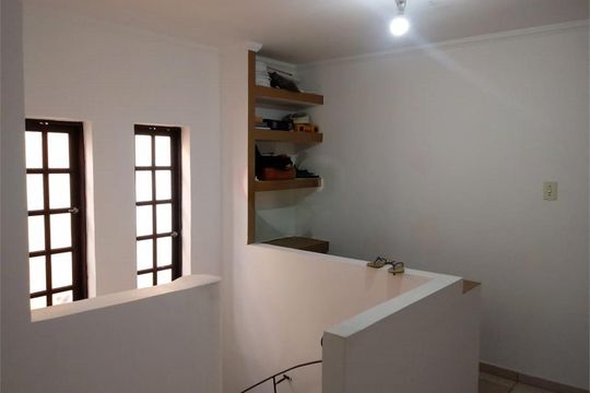 Casa à venda com 3 quartos, 200m² em Parque Grajau, São Paulo