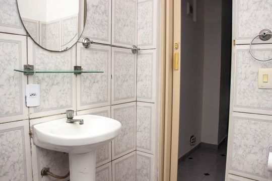 Banheiro de apartamento para alugar com 1 quarto, 50m² em Jardim Flamboyant, Cabo Frio