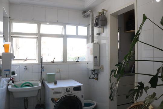 Área de Serviço de apartamento para alugar com 4 quartos, 132m² em Vila Ipojuca, São Paulo