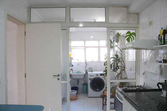Cozinha de apartamento para alugar com 4 quartos, 132m² em Vila Ipojuca, São Paulo