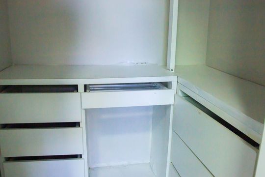 Closet do quarto de casa de condomínio para alugar com 1 quarto, 70m² em Jardim Excelcior, Cabo Frio