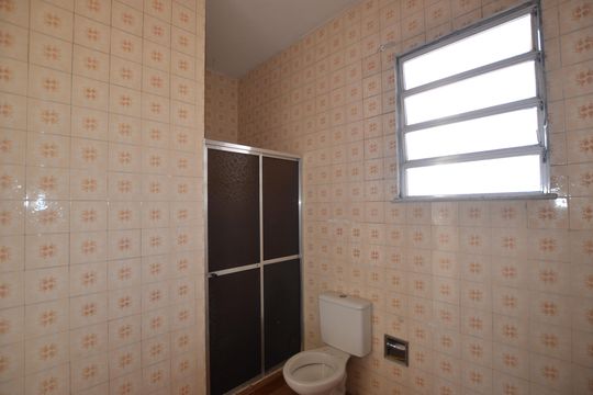 Banheiro de apartamento para alugar com 2 quartos, 100m² em Rocha Miranda, Rio de Janeiro