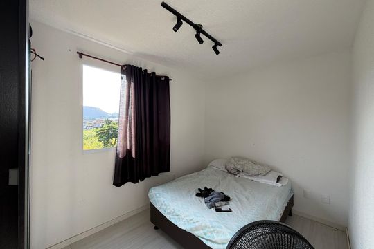 Quarto 1 de apartamento para alugar com 2 quartos, 61m² em Taquara, Rio de Janeiro
