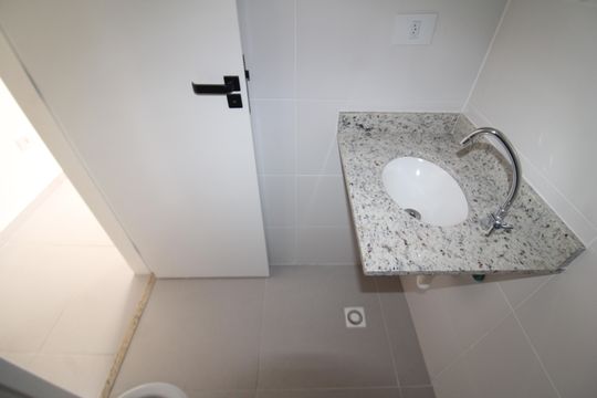 Banheiro de apartamento à venda com 2 quartos, 37m² em Vila Constança, São Paulo
