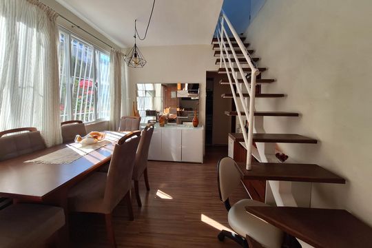 Sala 1 de casa à venda com 3 quartos, 240m² em Santa Rosa, Niterói