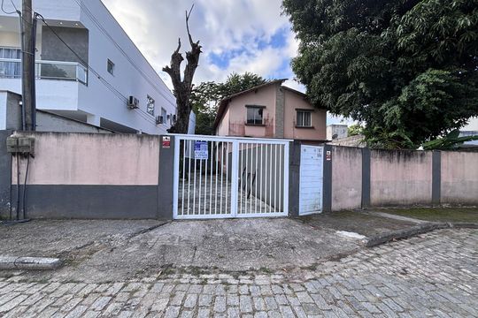 Fachada de casa para alugar com 1 quarto, 50m² em Recreio dos Bandeirantes, Rio de Janeiro