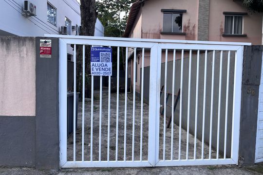 Plaquinha de casa para alugar com 1 quarto, 50m² em Recreio dos Bandeirantes, Rio de Janeiro