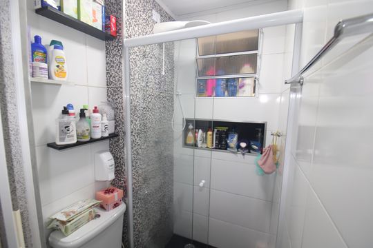 Banheiro de apartamento para alugar com 2 quartos, 44m² em Limão, São Paulo