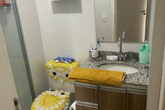 Banheiro de apartamento à venda com 2 quartos, 55m² em Taboão, Diadema