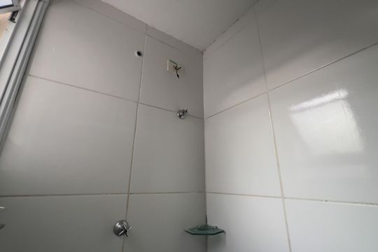 Banheiro de apartamento para alugar com 2 quartos, 60m² em Jardim Guilhermino, Guarulhos