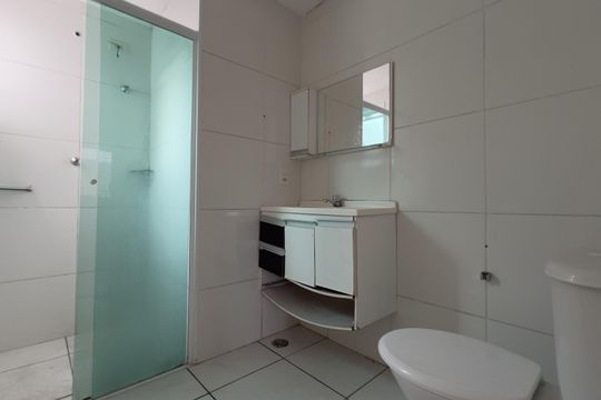 Banheiro de apartamento para alugar com 2 quartos, 60m² em Jardim Guilhermino, Guarulhos
