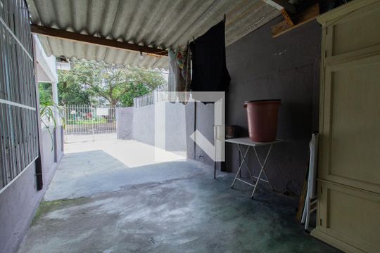 Garagem de casa à venda com 4 quartos, 178m² em Vila Araguaia, São Paulo