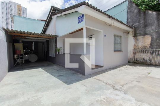 Área Externa de casa à venda com 4 quartos, 178m² em Vila Araguaia, São Paulo
