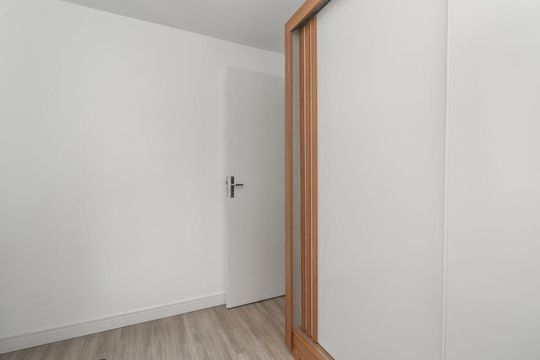 Quarto 2 de apartamento para alugar com 2 quartos, 40m² em Parque Santa Fé, Porto Alegre