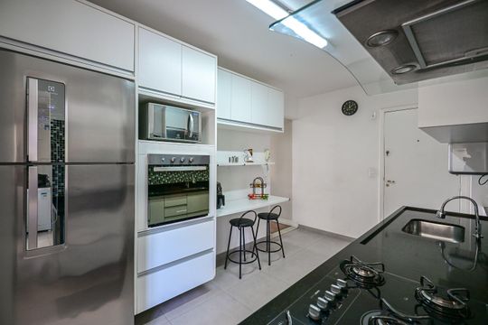 Cozinha de apartamento à venda com 3 quartos, 111m² em Chácara Agrindus, Taboão da Serra