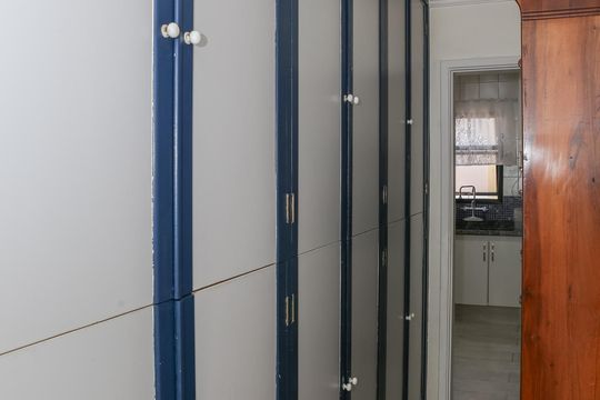 Corredor entre quartos e cozinha de apartamento para alugar com 3 quartos, 168m² em Perdizes, São Paulo
