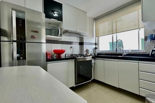 Cozinha de apartamento para alugar com 3 quartos, 185m² em Cabral, Contagem