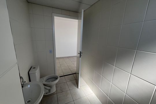 Banheiro de apartamento para alugar com 2 quartos, 49m² em Jardim Lourdes, Ferraz de Vasconcelos