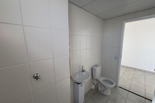 Banheiro de apartamento para alugar com 2 quartos, 49m² em Jardim Lourdes, Ferraz de Vasconcelos